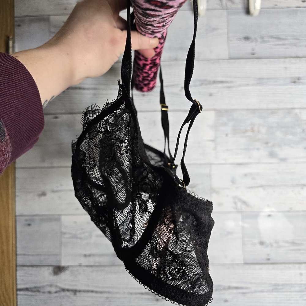 Victoria's Secret Very Sexy Low Cut Demi Elegant Black Lace Bra - Picture 5 of 10